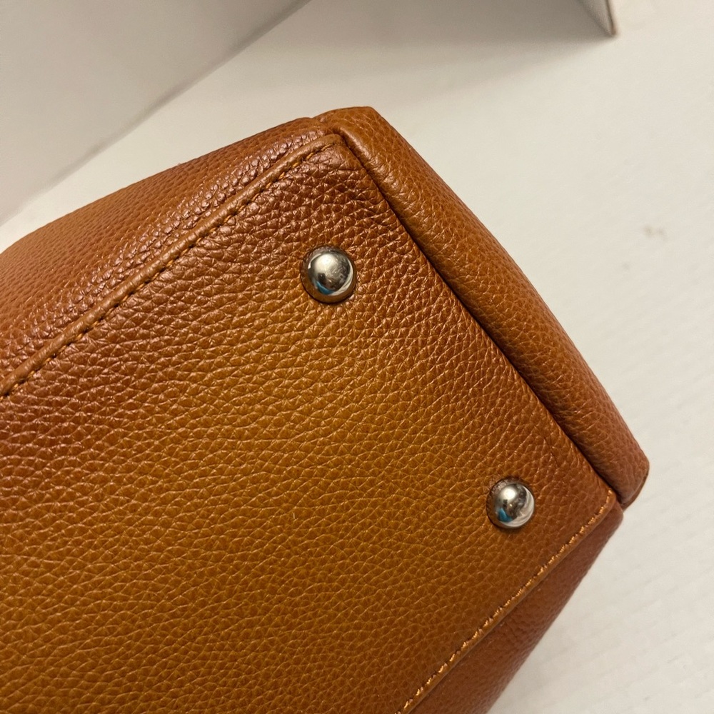 Classic Tan Leather Tote Bag - Picture 12 of 14